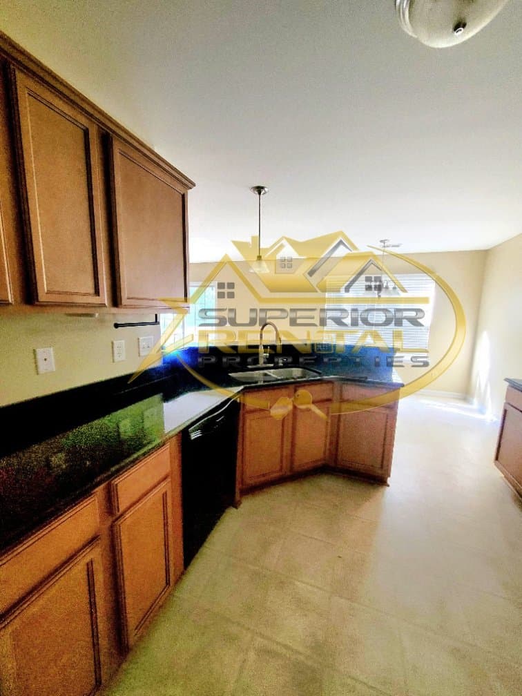 Columbia House: 414 Hawkeye Ct