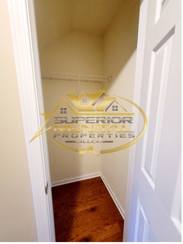 Columbia House: 414 Hawkeye Ct