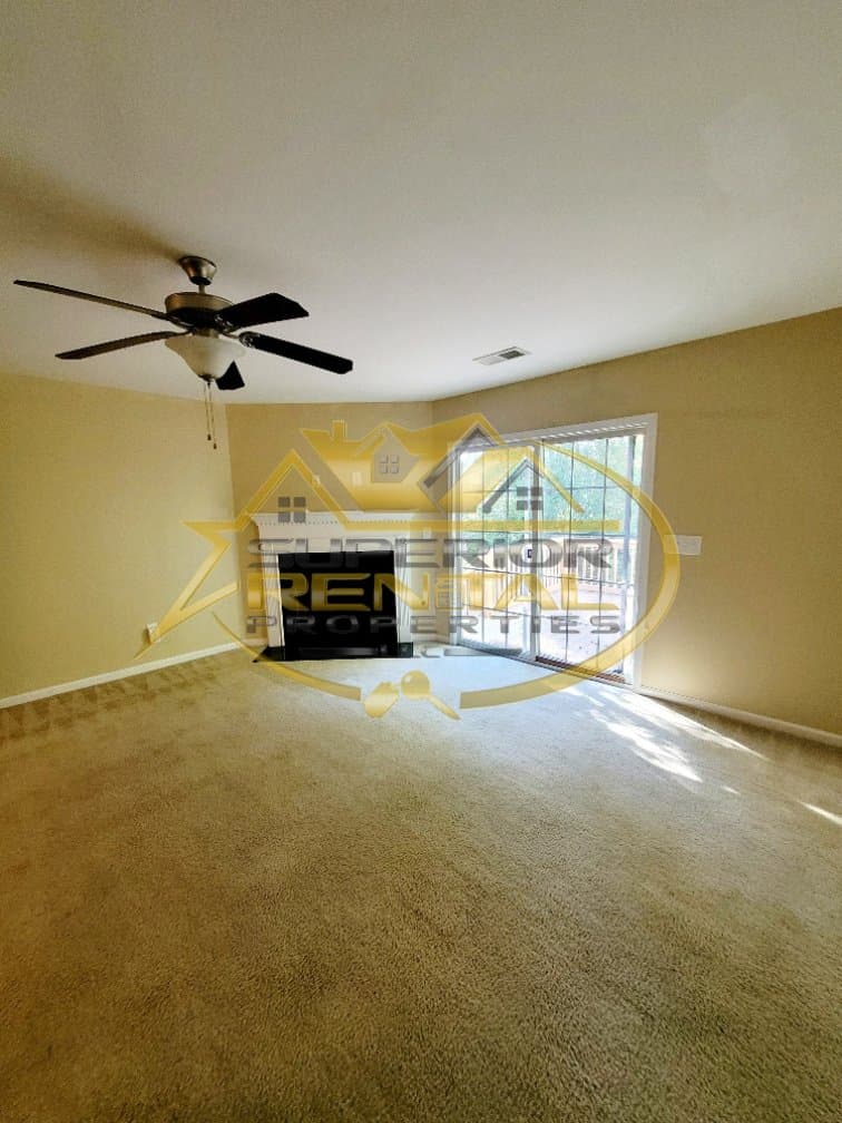 Columbia House: 414 Hawkeye Ct