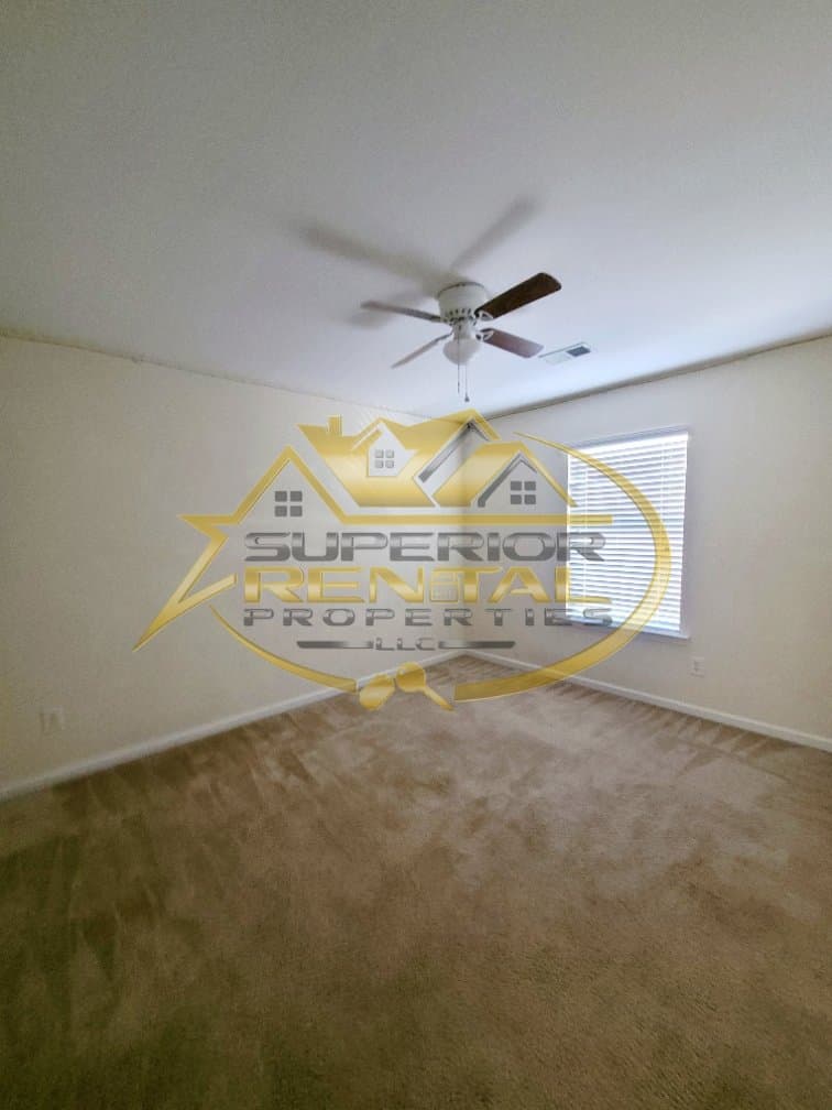 Columbia House: 414 Hawkeye Ct