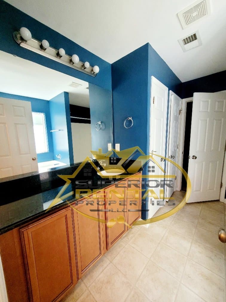 Columbia House: 414 Hawkeye Ct