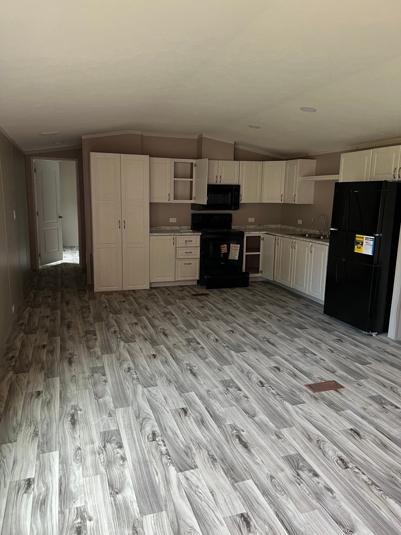 Duncan House: 361 Cokes Ridge Circle