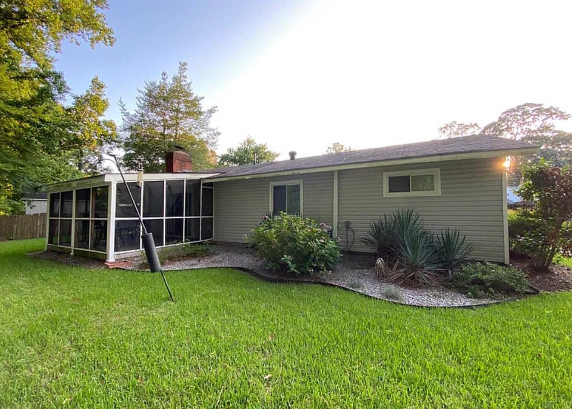 Virginia Beach House: 400 Pallets Rd