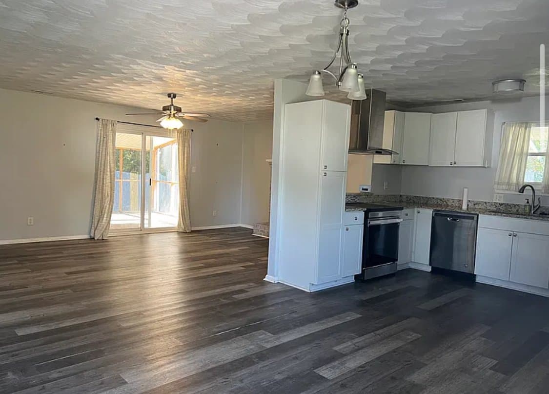 Virginia Beach House: 400 Pallets Rd