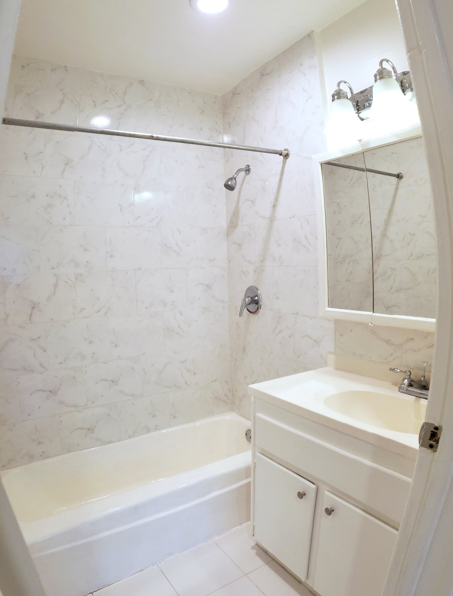 Van Nuys Apartment: 8108 Langdon Avenue
