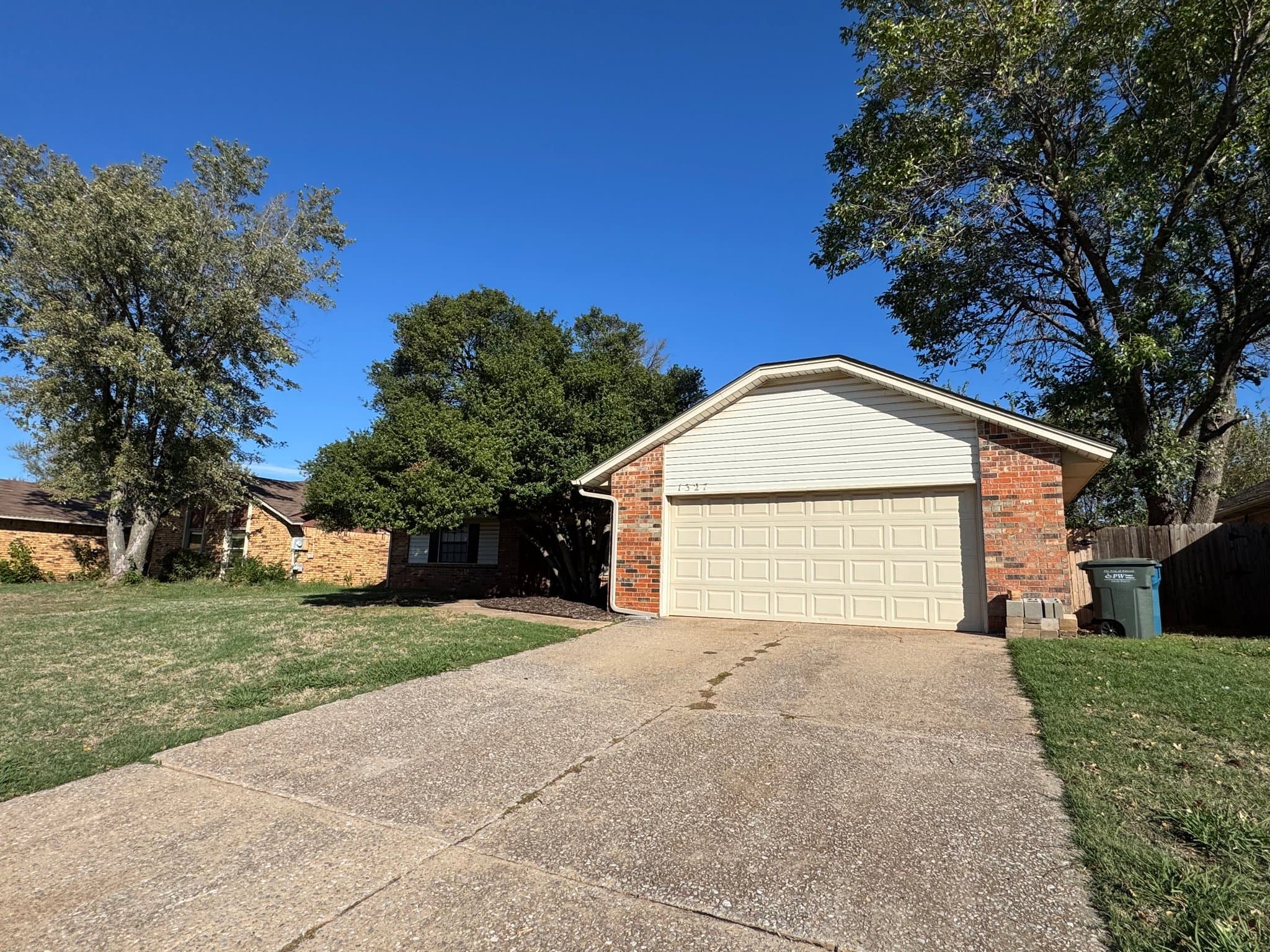 Edmond Oklahoma House: 1327 W Aries Rd