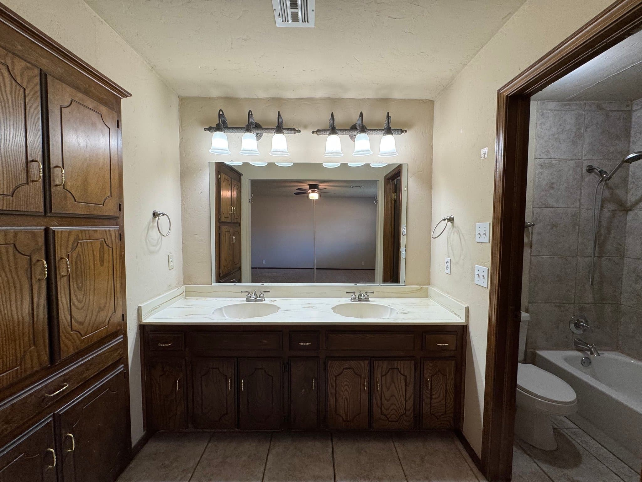 Edmond Oklahoma House: 1327 W Aries Rd