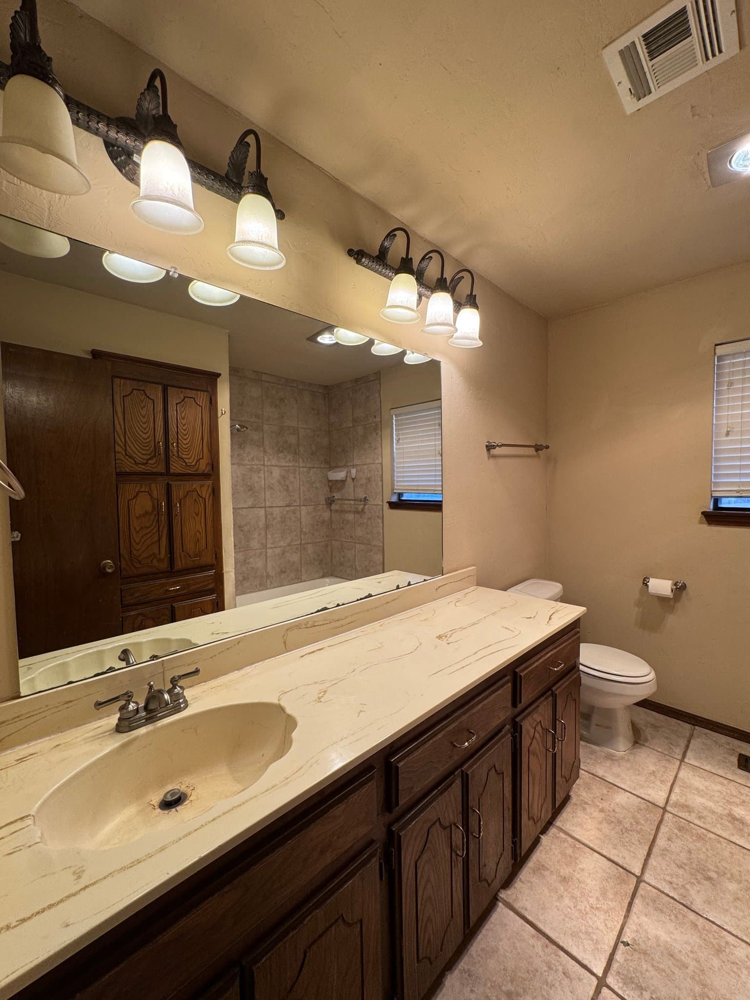 Edmond Oklahoma House: 1327 W Aries Rd