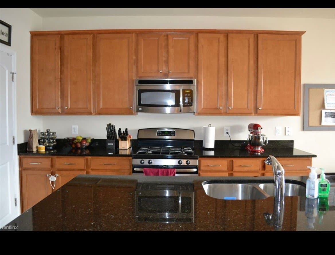 Chantilly Townhome: 43913 Eastgate View Dr