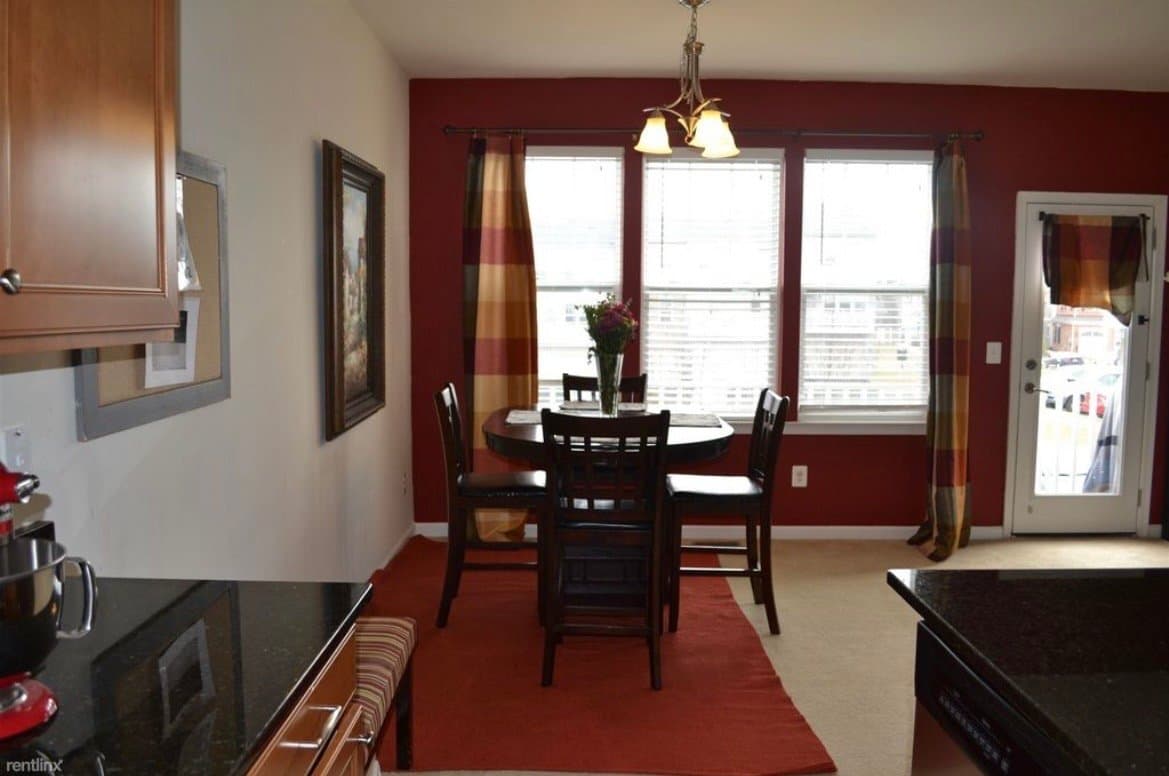 Chantilly Townhome: 43913 Eastgate View Dr