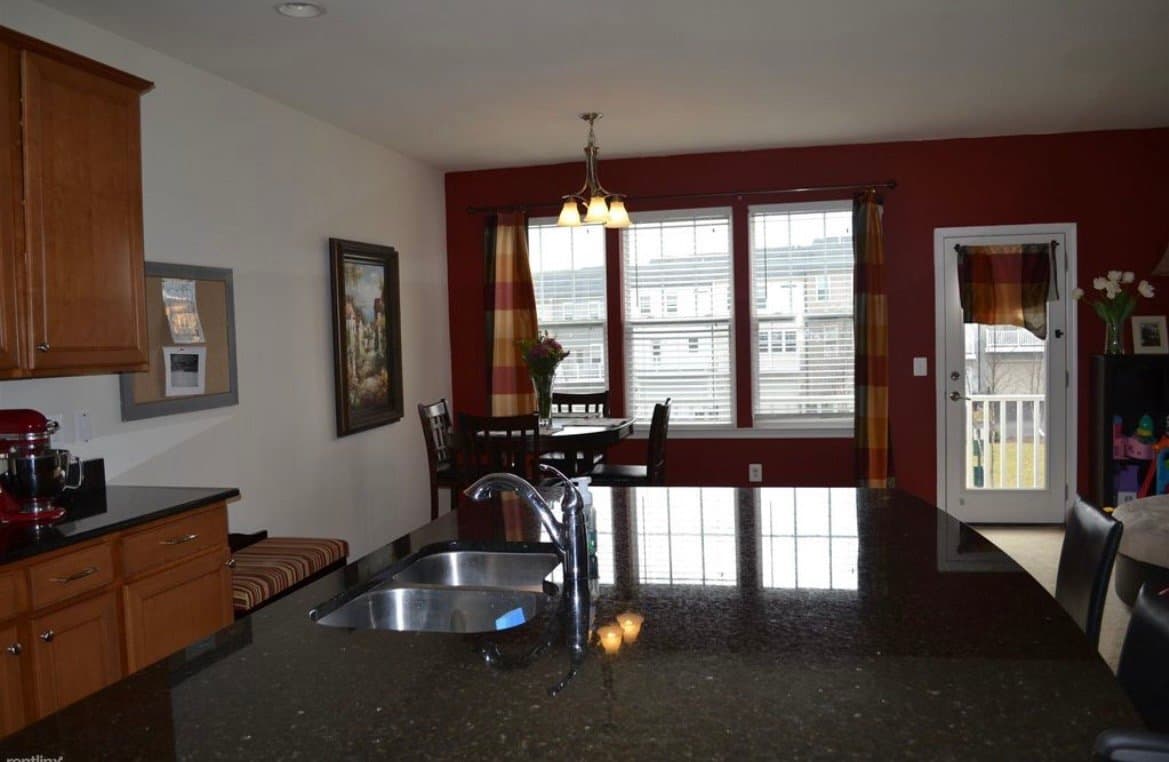 Chantilly Townhome: 43913 Eastgate View Dr