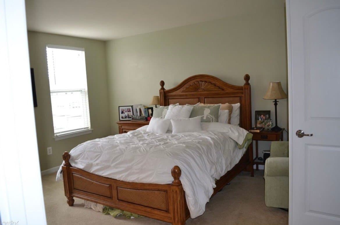 Chantilly Townhome: 43913 Eastgate View Dr