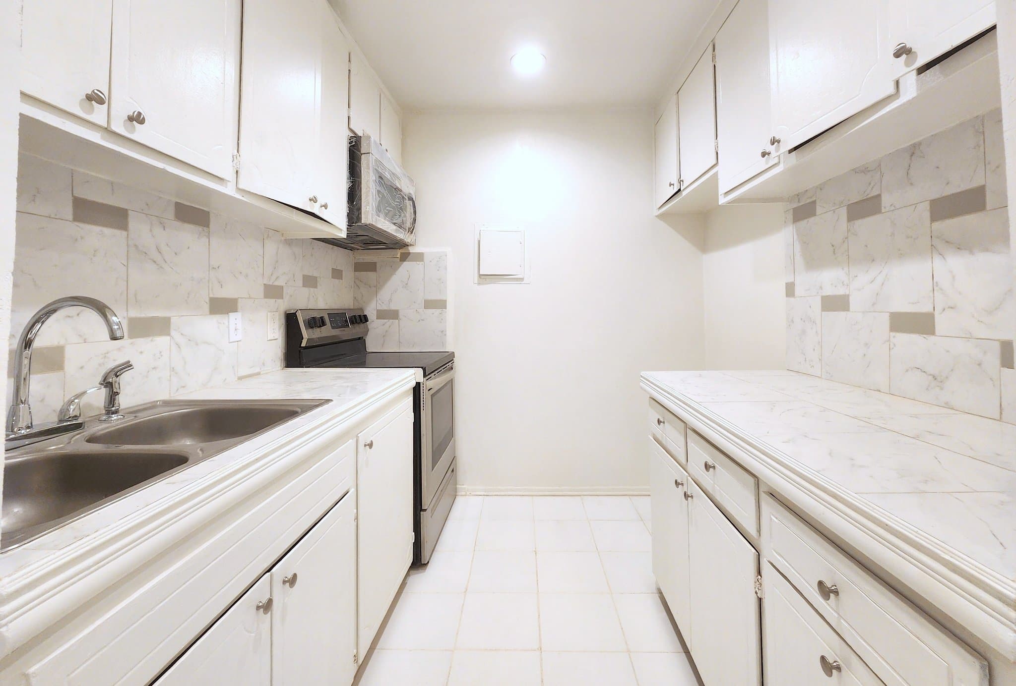 Van Nuys Apartment: 8108 Langdon Avenue