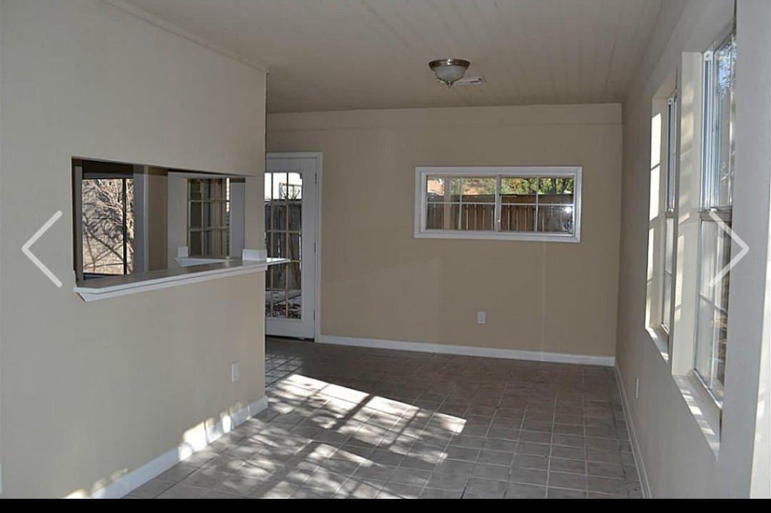 Houston House: 6222 Foxhunter Rd