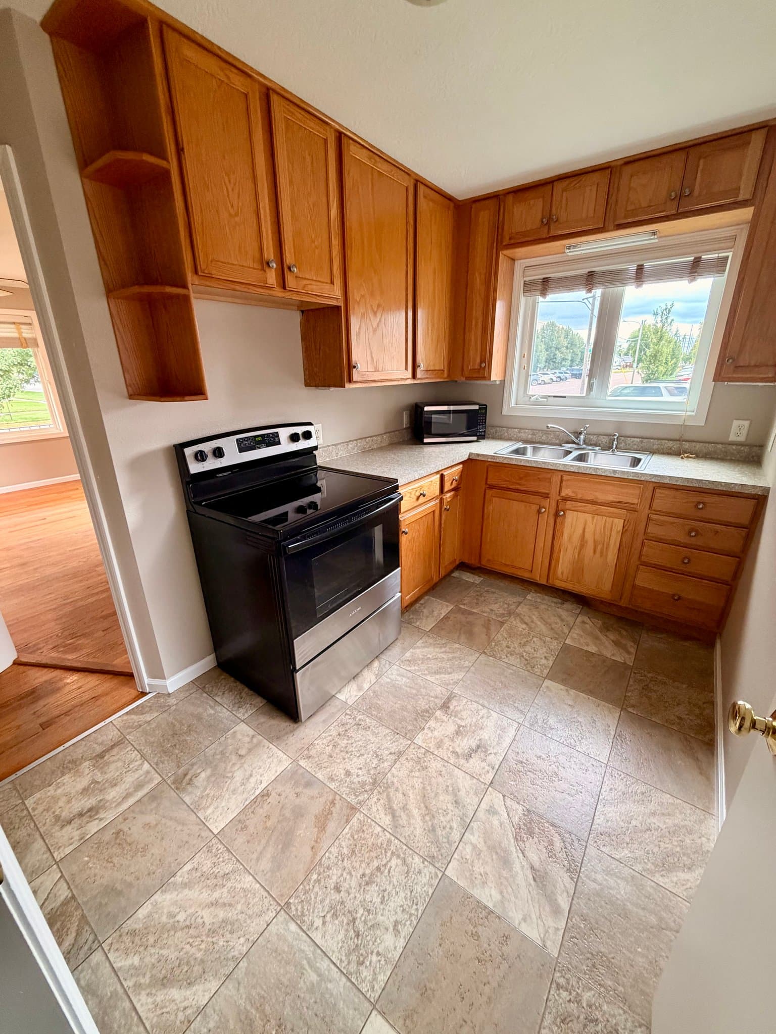 Columbus House: 1471 18th Ave