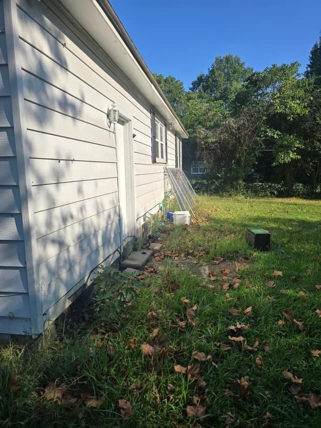 Jacksonville House: 201 N Gray St