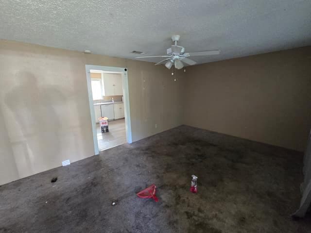 Jacksonville House: 201 N Gray St