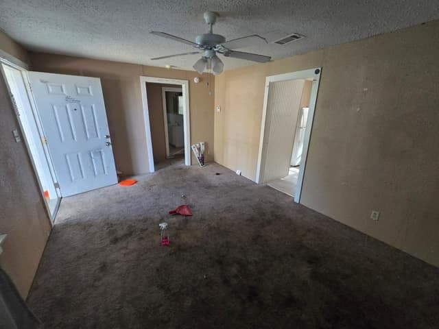 Jacksonville House: 201 N Gray St