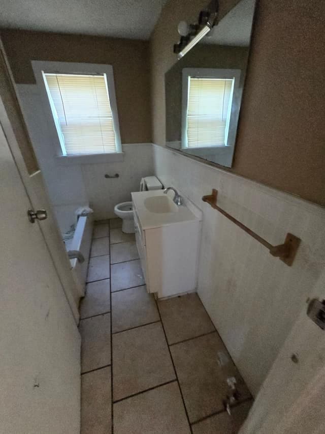 Jacksonville House: 201 N Gray St