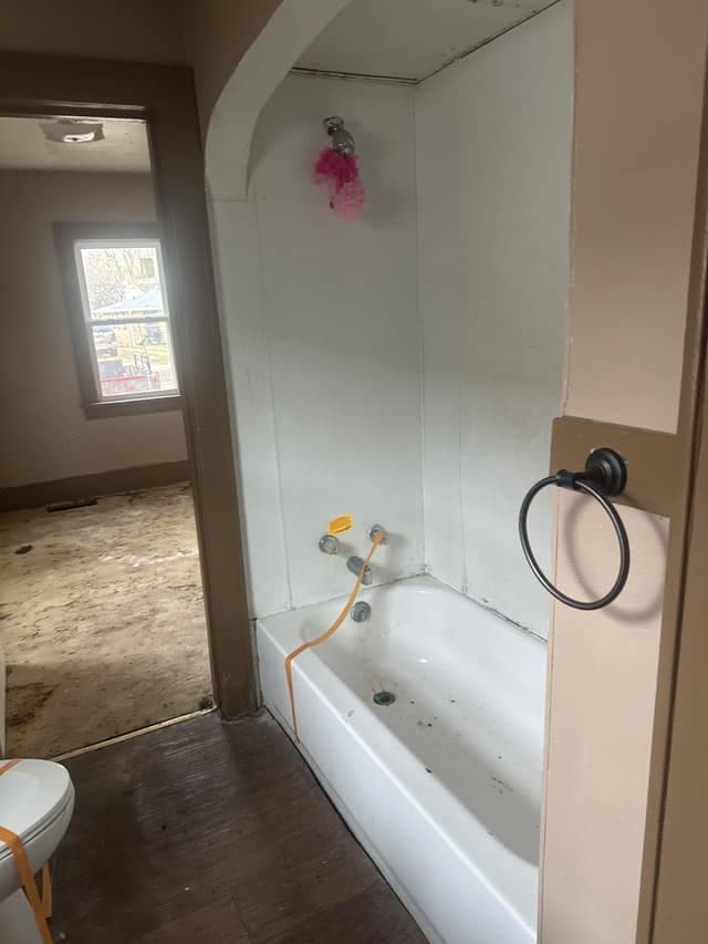 Peoria House: 2313 W Wiswall St