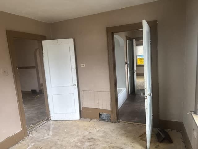 Peoria House: 2313 W Wiswall St