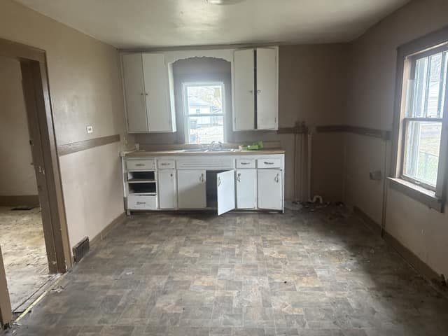 Peoria House: 2313 W Wiswall St