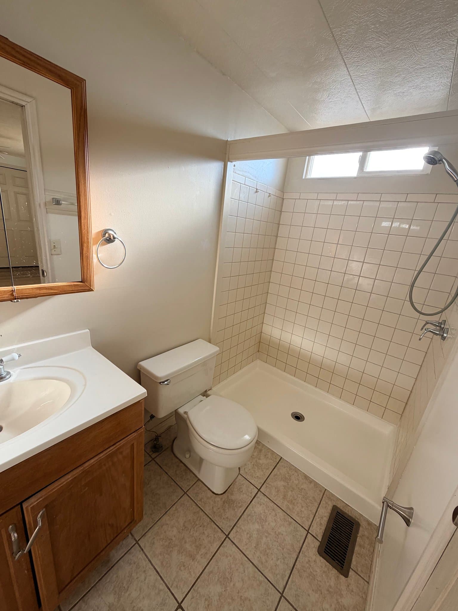 Washington House: 380 E Telegraph St