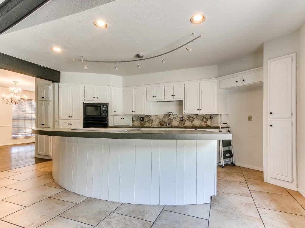 Oklahoma City House: 212 W Ridgewood Dr