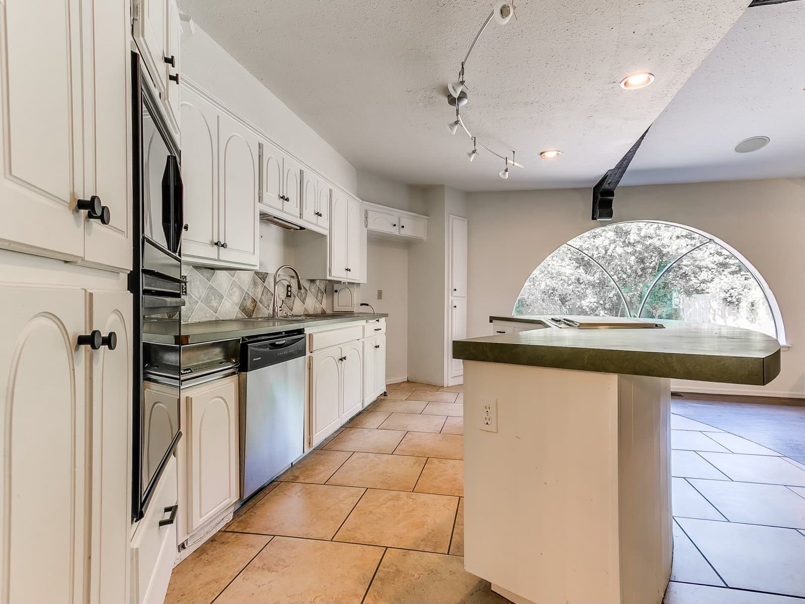 Oklahoma City House: 212 W Ridgewood Dr