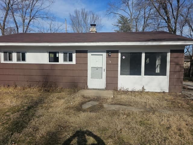 Cahokia House: 18 Violet Dr