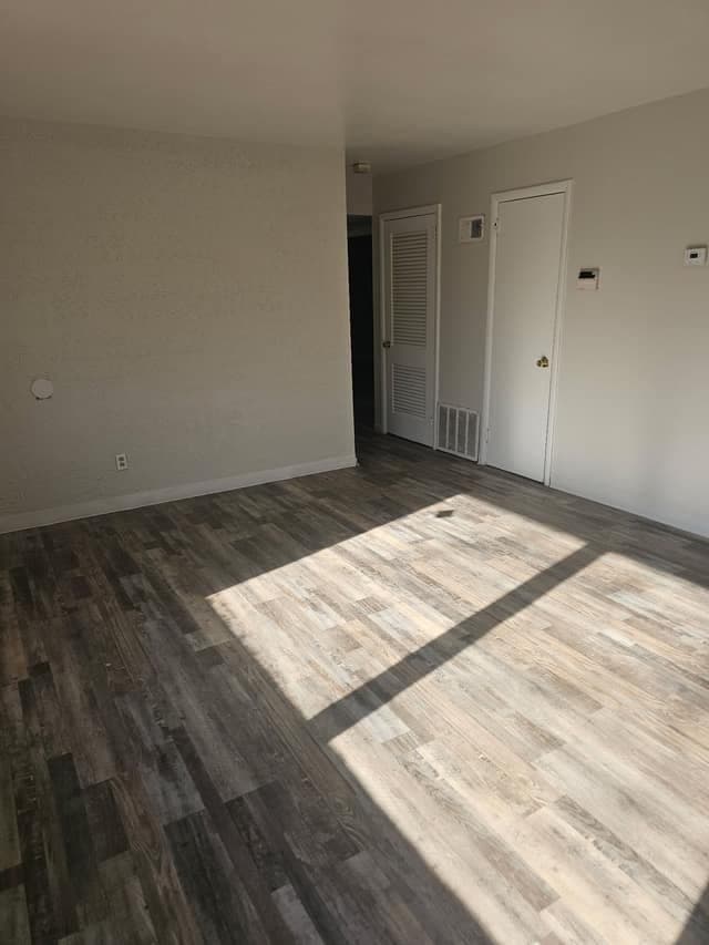 Cahokia House: 18 Violet Dr