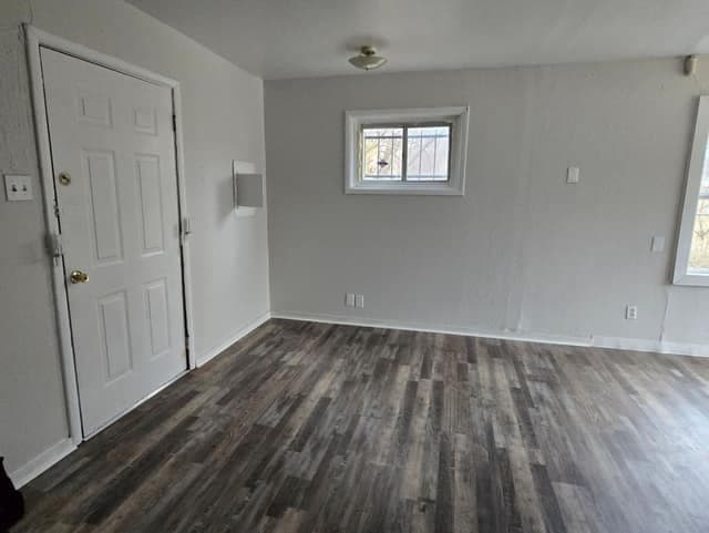 Cahokia House: 18 Violet Dr