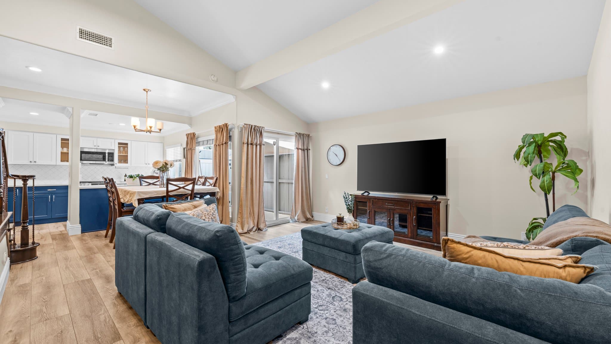 Santa Ana Townhome: 2960 S. Greenville St
