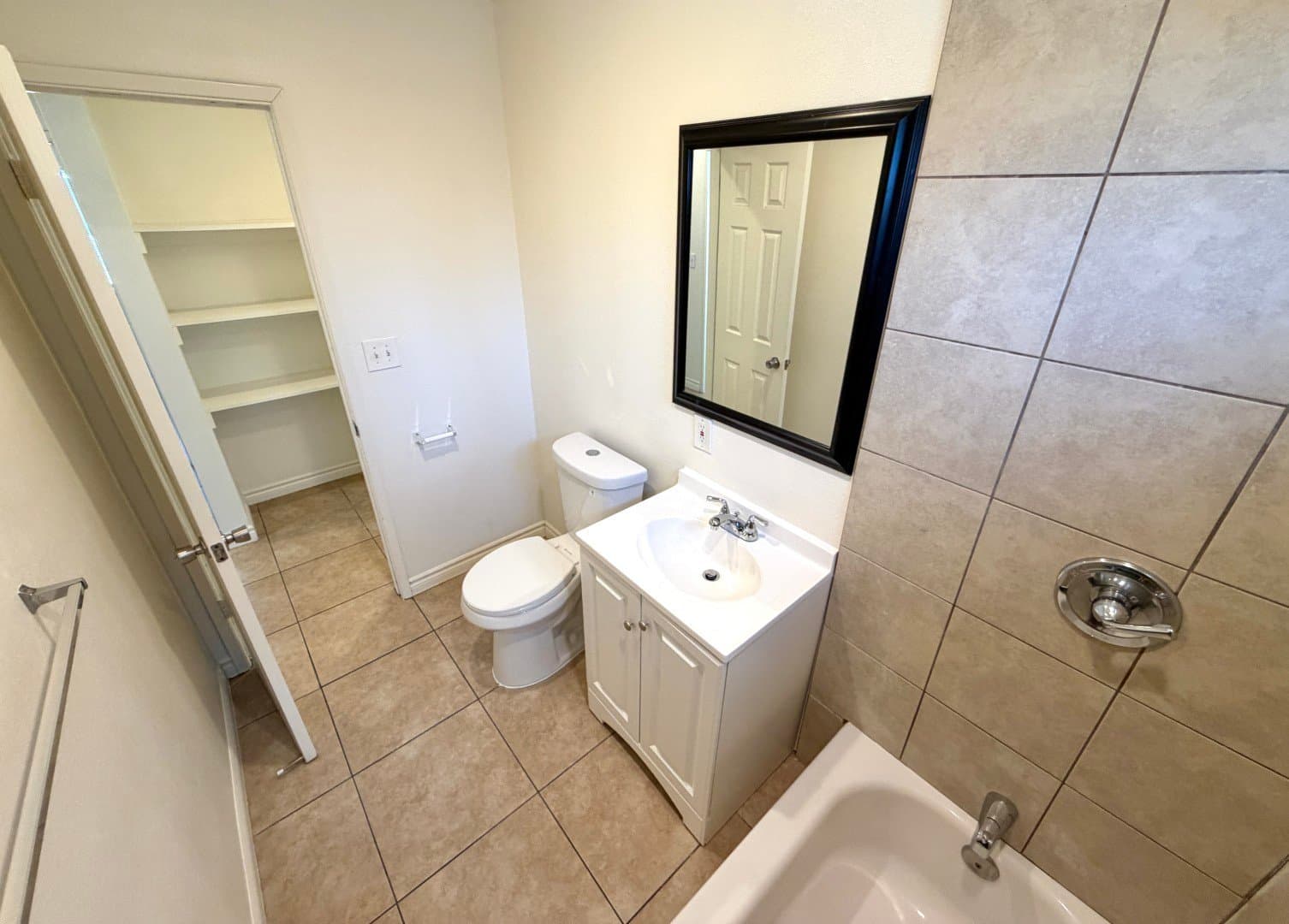 Riverside House: 8756 Greenpoint Ave