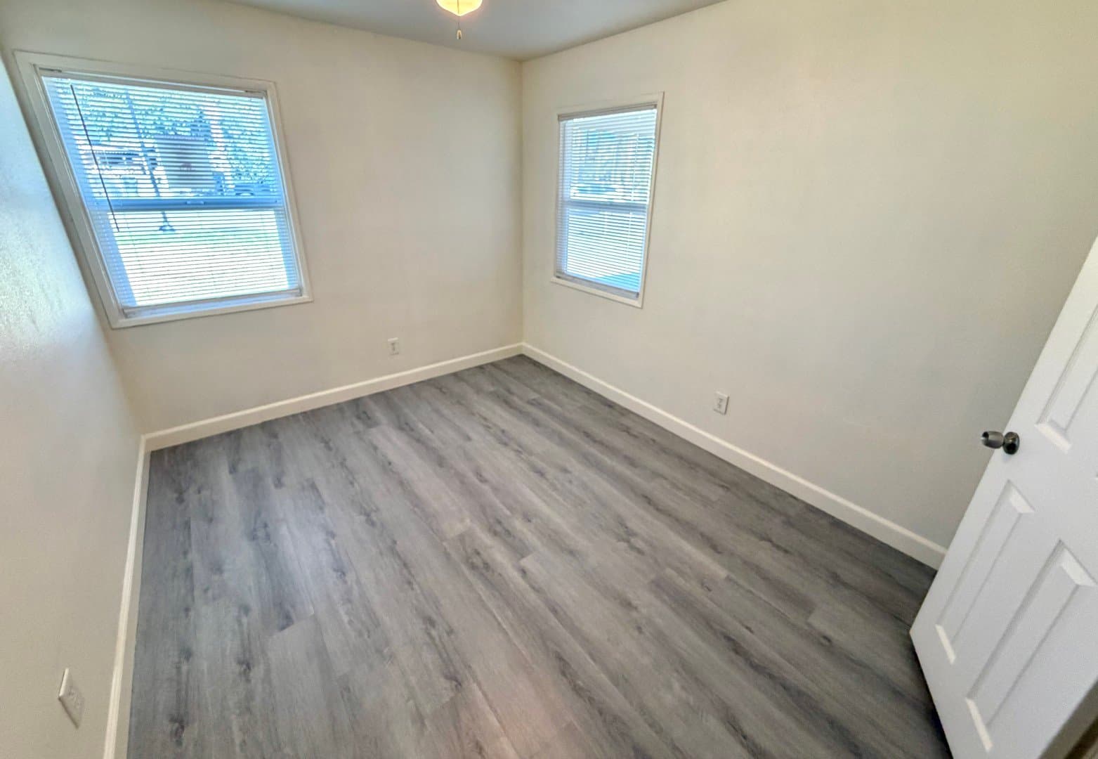 Riverside House: 8756 Greenpoint Ave