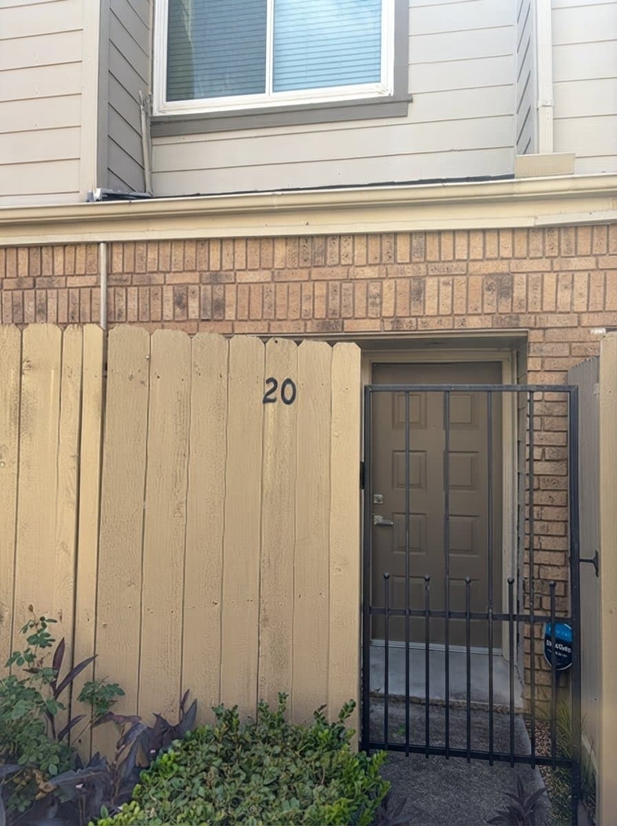 Houston Condo: 1829 Augusta Dr