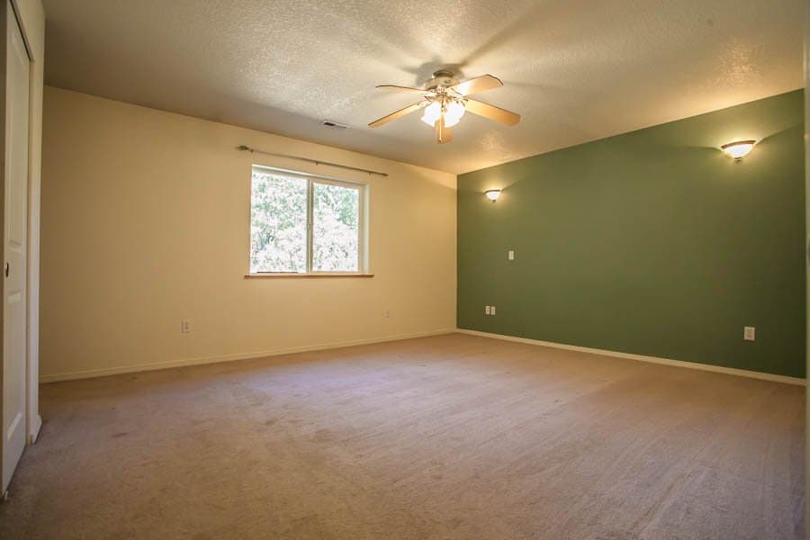 White Salmon House: 106 Manly