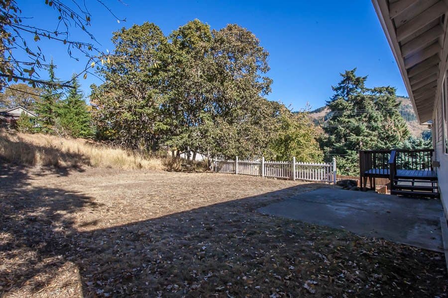 White Salmon House: 106 Manly