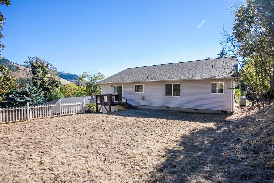 White Salmon House: 106 Manly