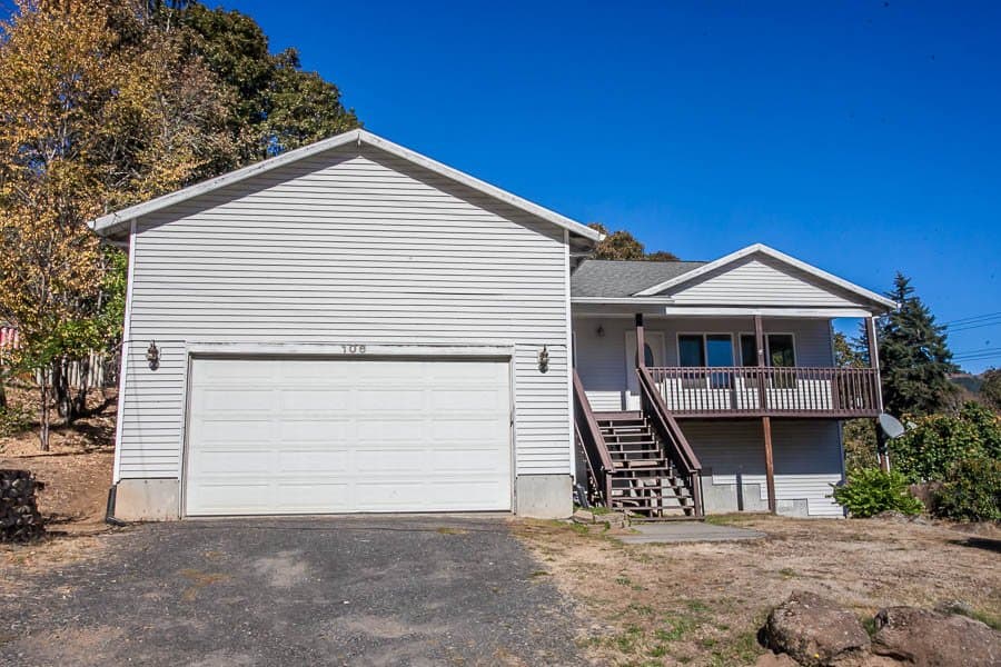 White Salmon House: 106 Manly