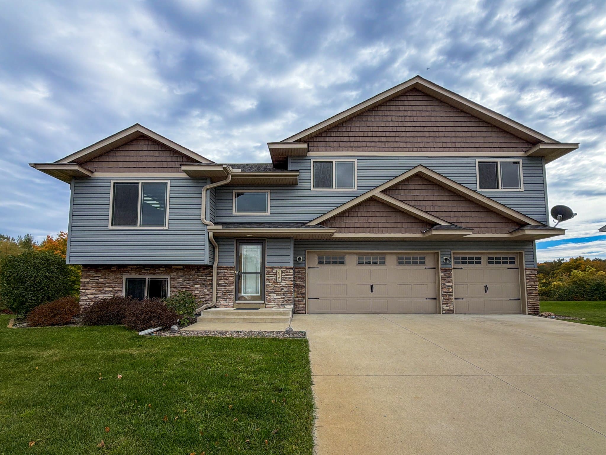 Montrose House: 820 Cole Ave