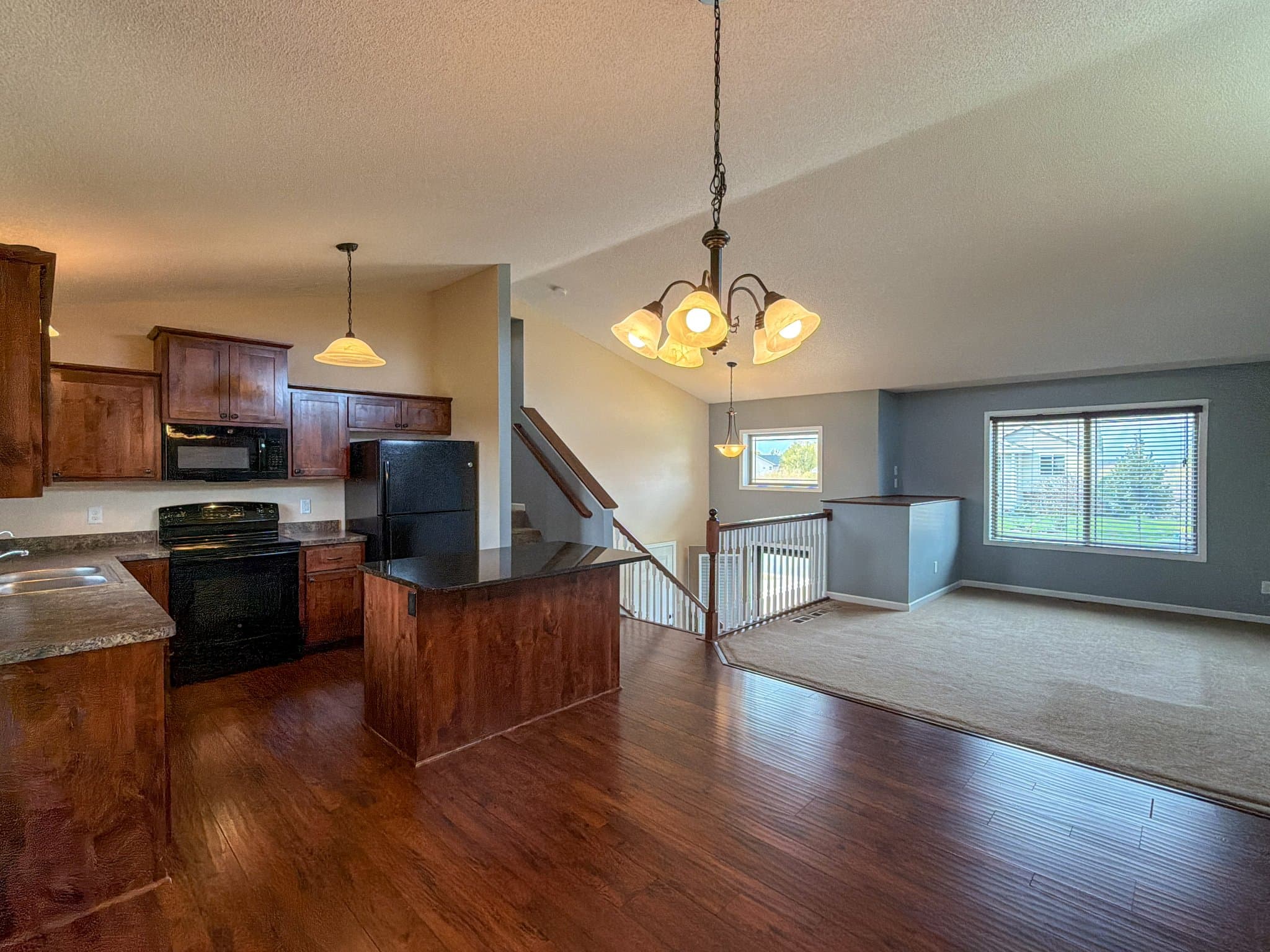 Montrose House: 820 Cole Ave