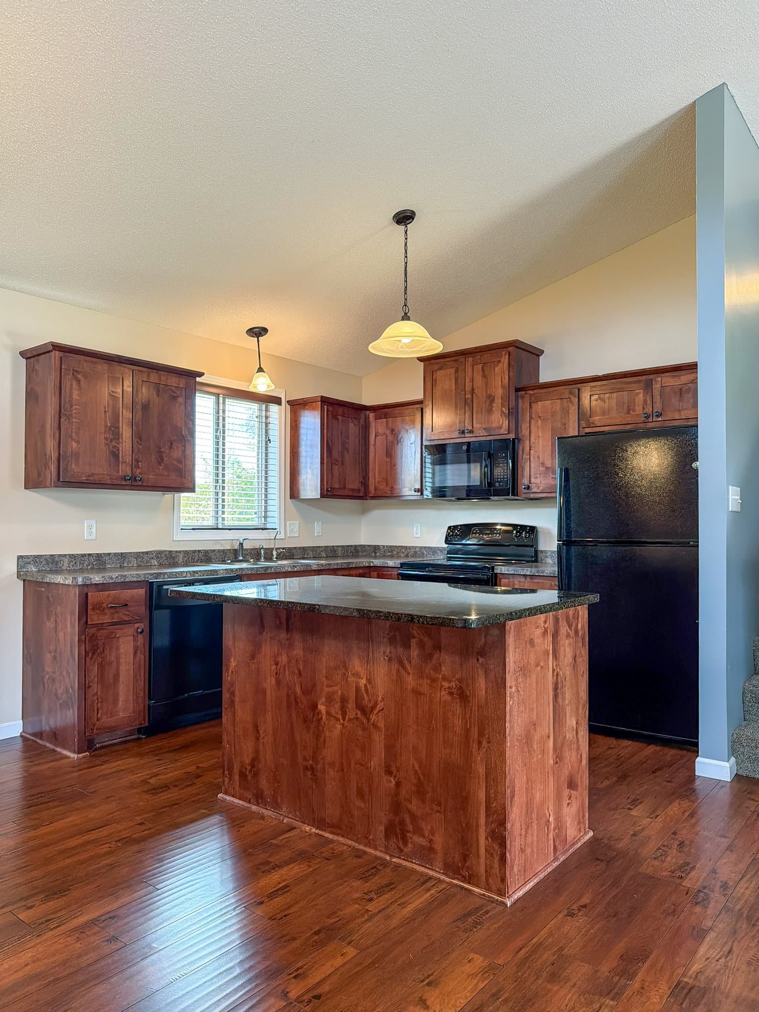 Montrose House: 820 Cole Ave