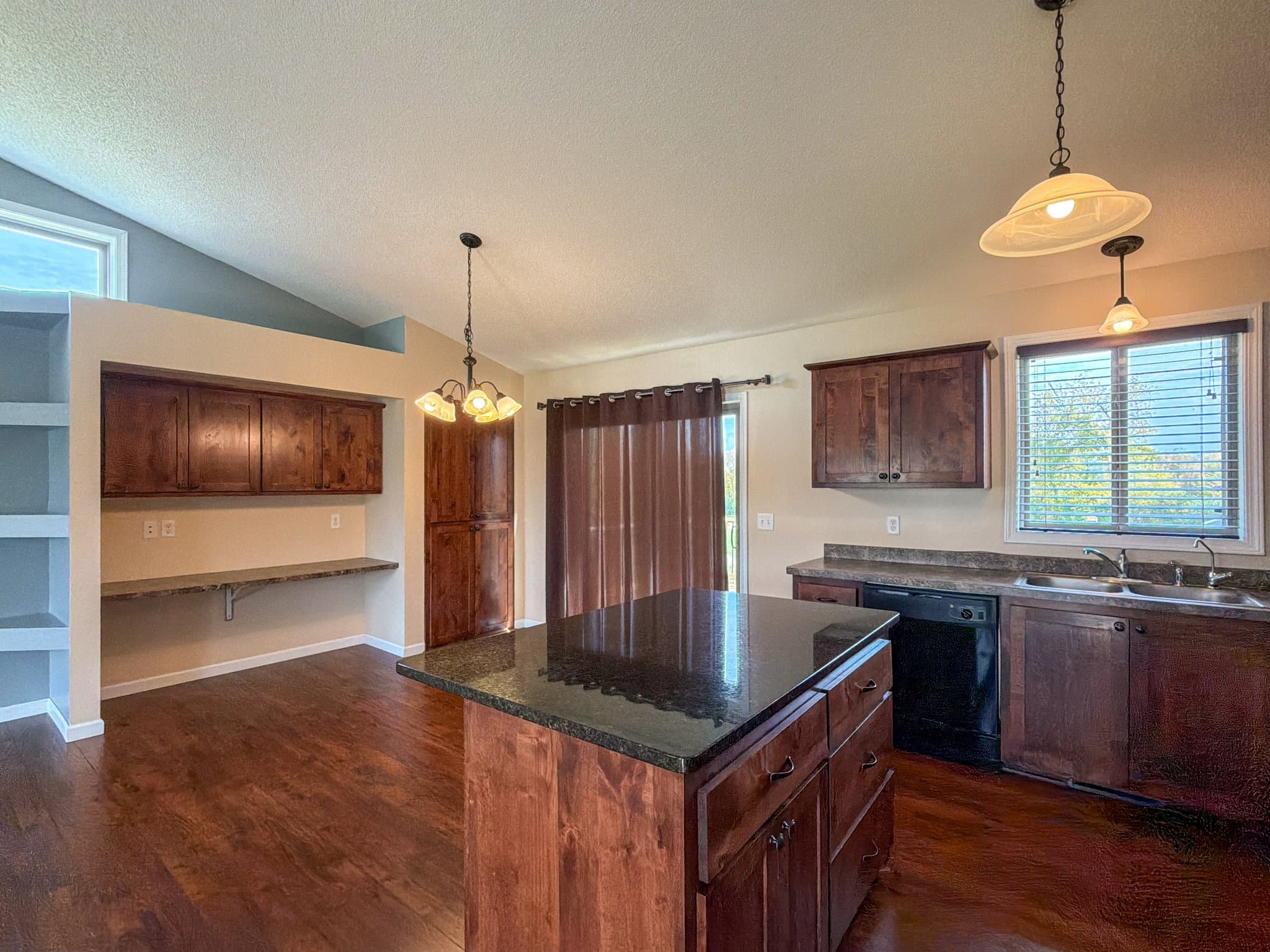 Montrose House: 820 Cole Ave