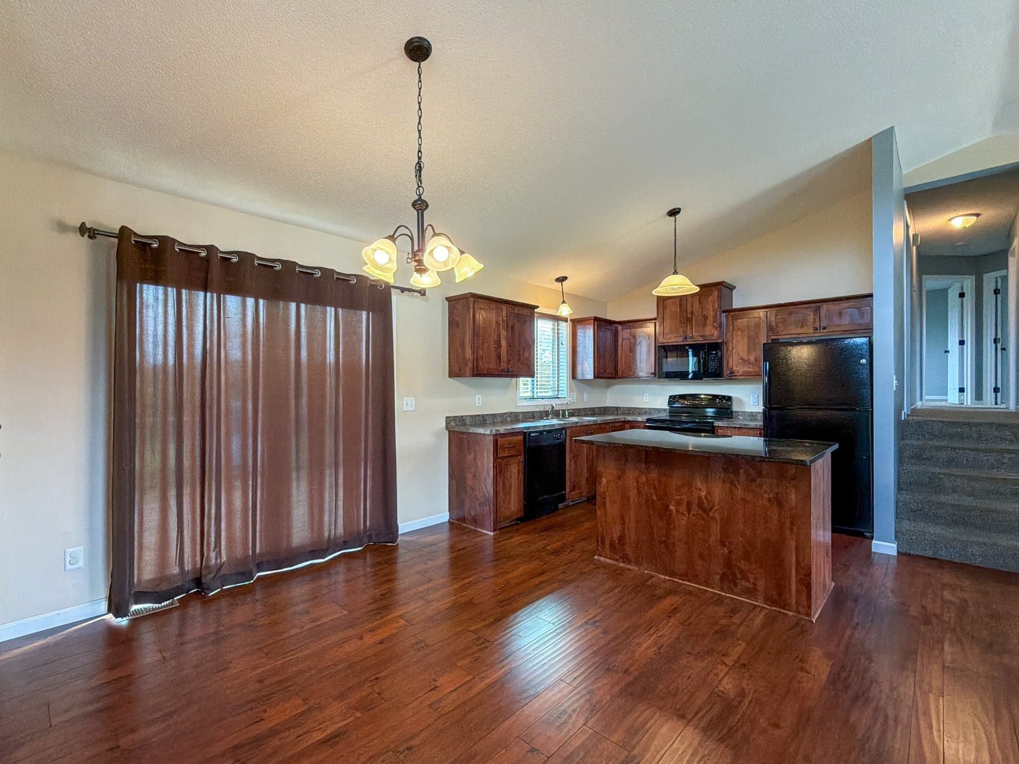 Montrose House: 820 Cole Ave