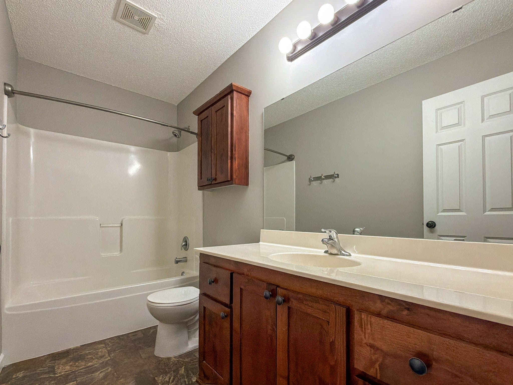 Montrose House: 820 Cole Ave