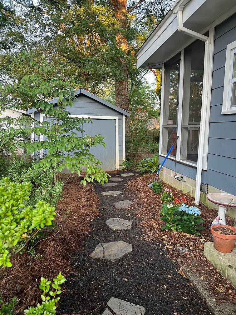 Anderson House: 805 S Manning St
