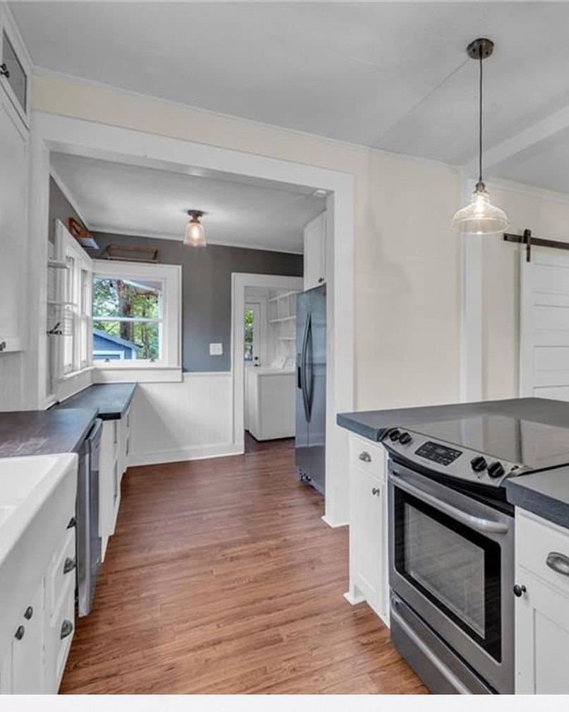 Anderson House: 805 S Manning St
