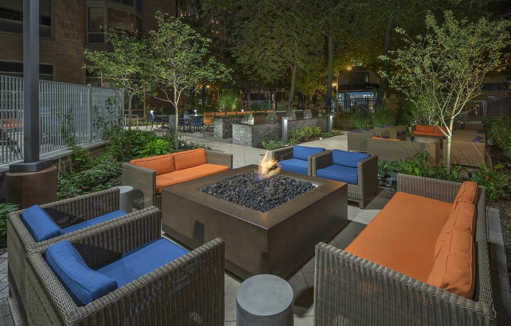Chicago Condo: 60 W Elm St
