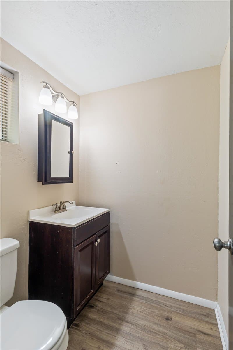 Lawton House: 118 NE Angus St